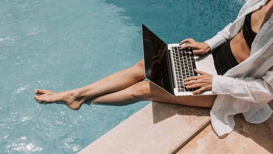 Por qué un software de gestión ayuda a tu empresa en verano